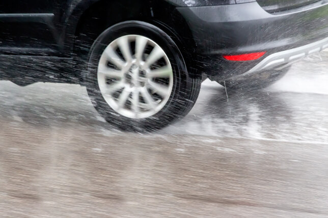 Oversteer, Understeer and Aquaplaning – Winter Driving Tips Header Image