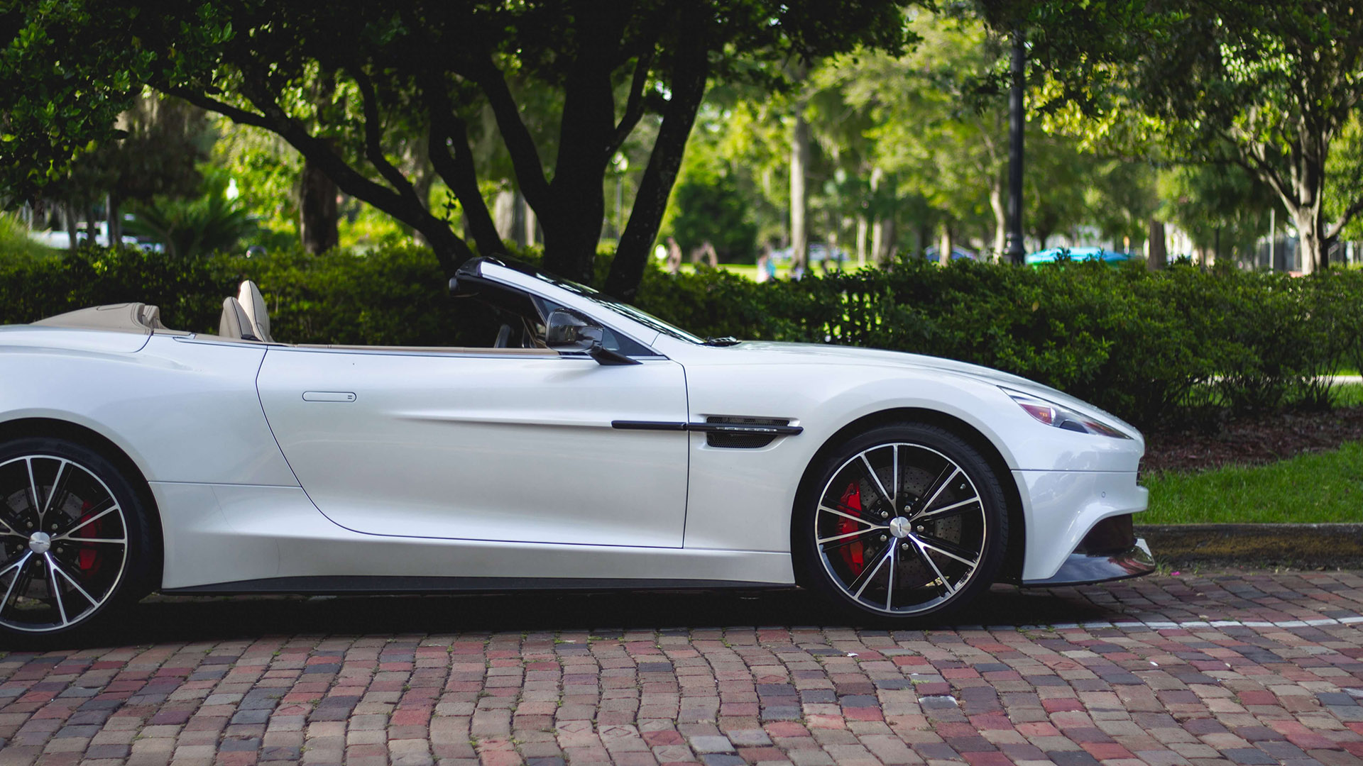 Aston Martin Vanquish Insurance Header Image