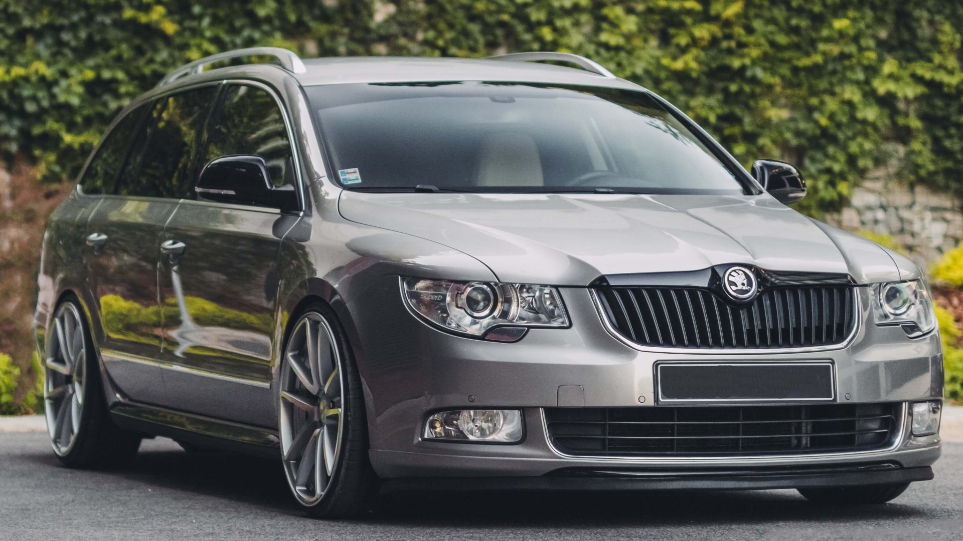 Škoda Superb Sportline Plus Car Insurance Header Image